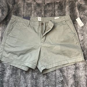 Gap military green shorts size 16